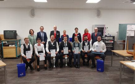 Die Teilnehmer/innen der Osnabrücker Jugendmeisterschaft mit der Jury